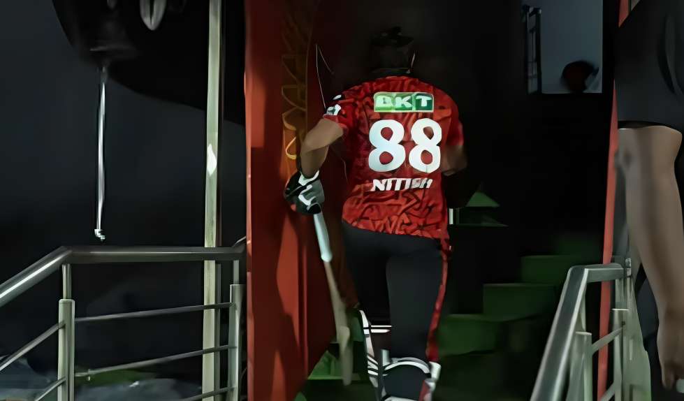 ক্রুদ্ধ নিতীশ কুমার রেডি আইপিএল ২০২৫-এ SRH বনাম LSG ম্যাচে হেলমেট বড় স্কোর করতে ব্যর্থ হওয়ায় ক্ষোভ প্রকাশ করেন। দেখুন।