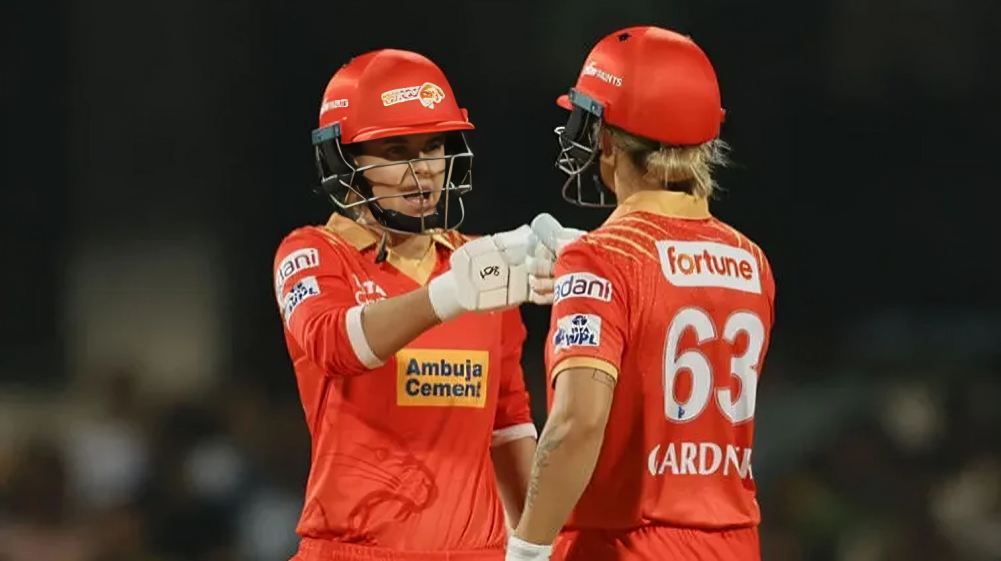 গার্ডনার ক্যাপ ও সাদারল্যান্ডের বলের ছক্কা মেরেছেন