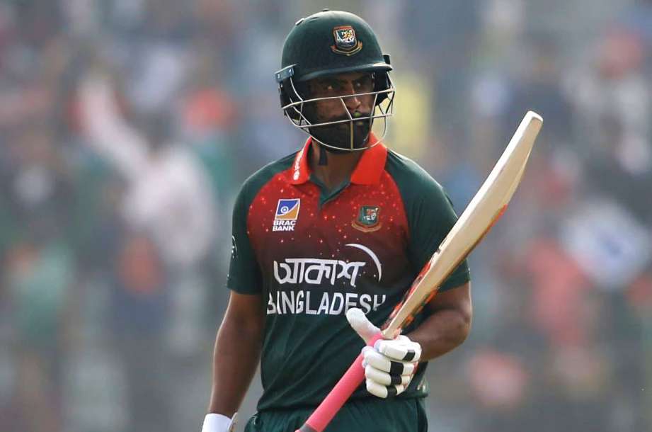 প্রাক্তন বাংলাদেশ অধিনায়ক হার্ট অ্যাটাকের পর হাঁটতে শুরু করেছেন, তবে চিকিৎসক সতর্ক করেছেন