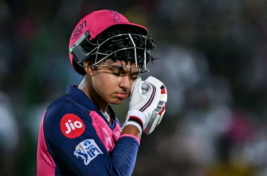 দেখুন: ১৪ বছর বয়সে RR এর বিপক্ষে LSG এর বিরুদ্ধে হিরোইক IPL অভিষেক সত্ত্বেও অশ্রুসজল ভৈভব সুর্যবংশী।